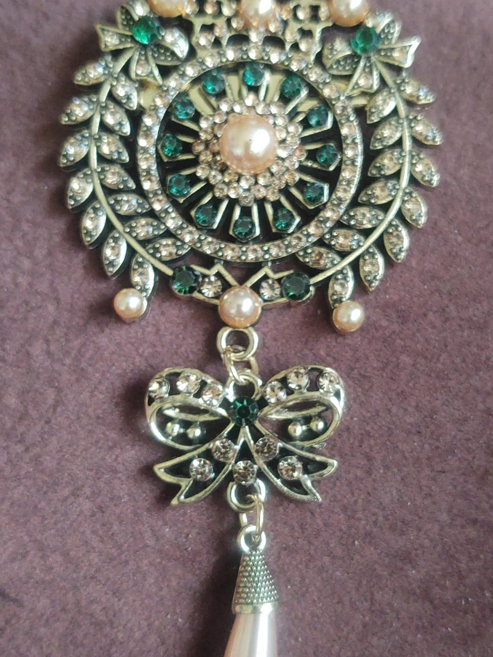 Vintage-Inspired Green Rhinestone Faux Pearl Drop Brooch